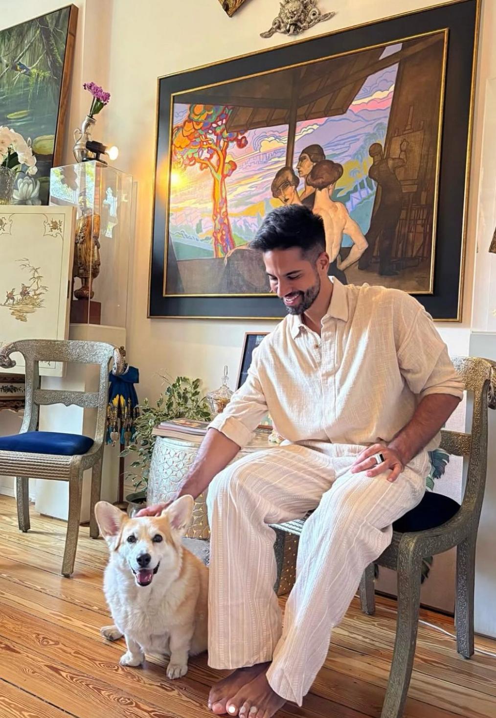 Rachid, the host of Art House Winterhude, with his dog